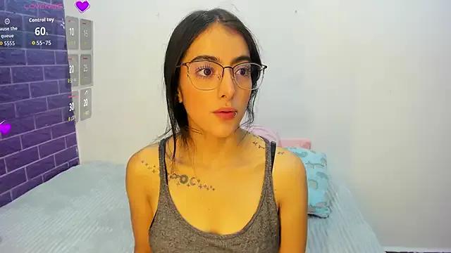 Cora_222 — Freechat on StripChat