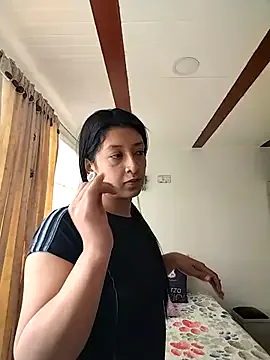 Coralaine_96 — show tits out the window