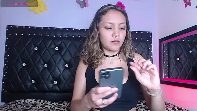 Courrtneyy — show pretty pussy