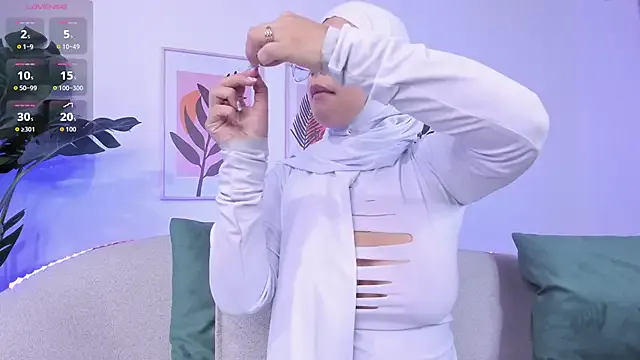 crystal_peed — show boobs