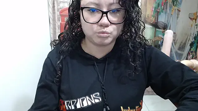 curly_greeneyed — Play Pussy!!!