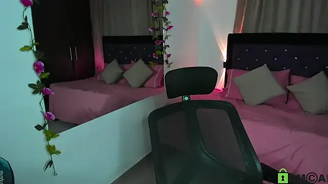 Cutegirl_gh — Spit and tighten my boobs