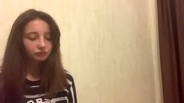 Cutie_Emilia — Show boobs