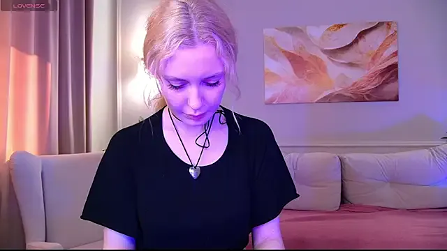 DaisyQuin — Play with nipples in top
