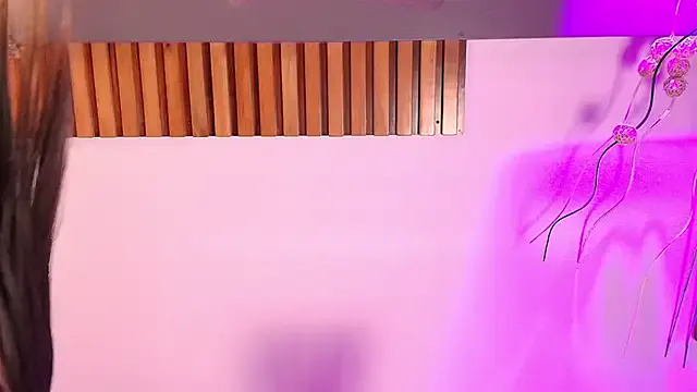 DannaHadid — Full naked + oil show