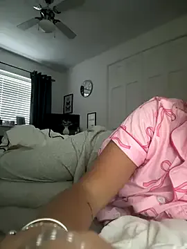 DarceyLouiseee — Flash boobs 
