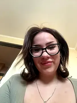 DeliceMaya — Toples+play tits,spit +LT HOT VID 