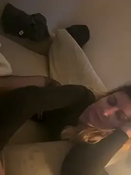 DesireDaisy — let Daisy fuck her dildo