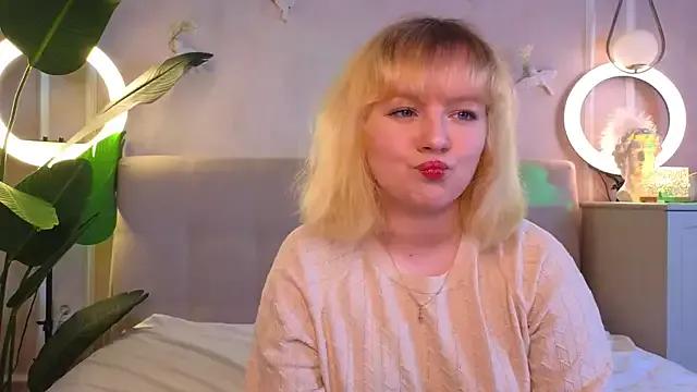 DianaJacobs — blow kiss and wink