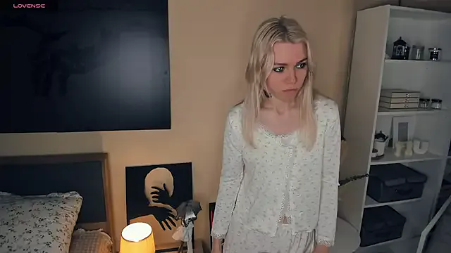DianeHonnette — Pinch my nipple