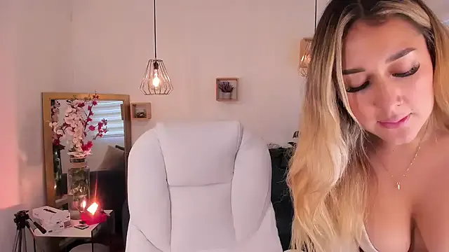 dina_ride — Look my pussy wet (Close up)
