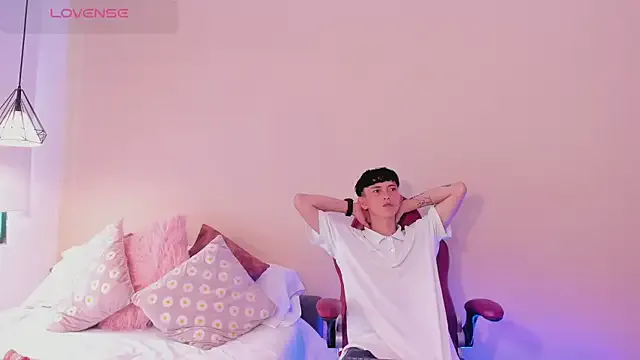 DodoyandCriss — Humid kisses to sexy secretary