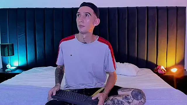 dominik_thompson777 — cum public