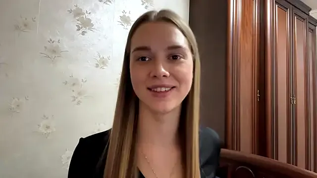 dreams_kitty — bite lips