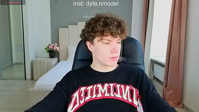 DYLAN__WILSON — cum show