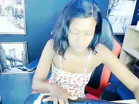 Ebonybae21 — i like u emma