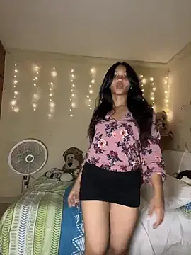 effie_castroo — ZOOM MY PUSSY AND FINGERS