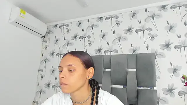 Ehotloveaxxx — Freechat on StripChat