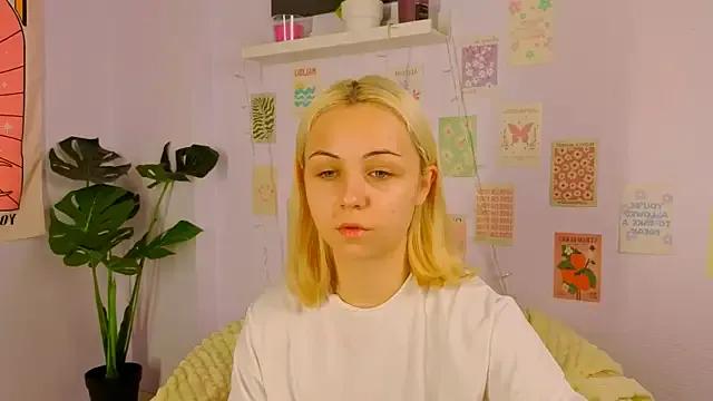 ElenaMonroe — tease naked titties close cam