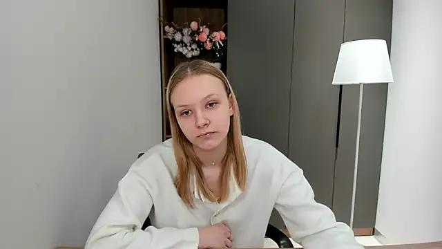 ElissaGlod — I'll get up and show you my outfit