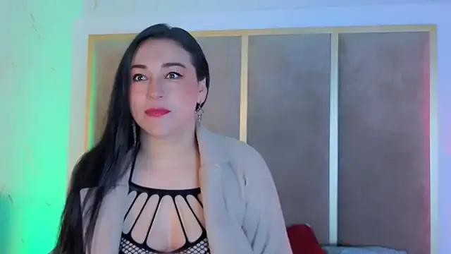 Elizabeth_bennett_6 — saliva in niplles