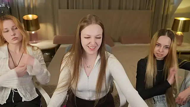 Ella_054 — show tits Ella