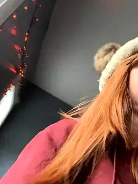 EllieELf — Flash tits