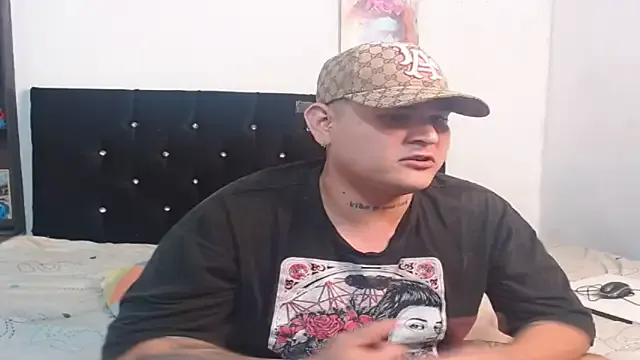 ELtiorick18 — Suck dildo