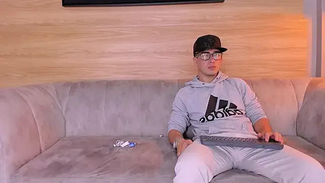 elyar_cross — spanks ass x20