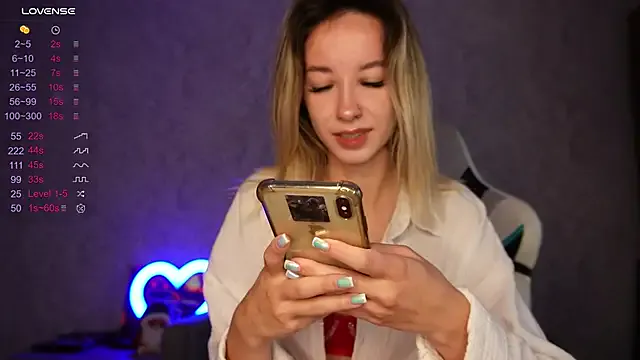 EmelyBenz — show tits
