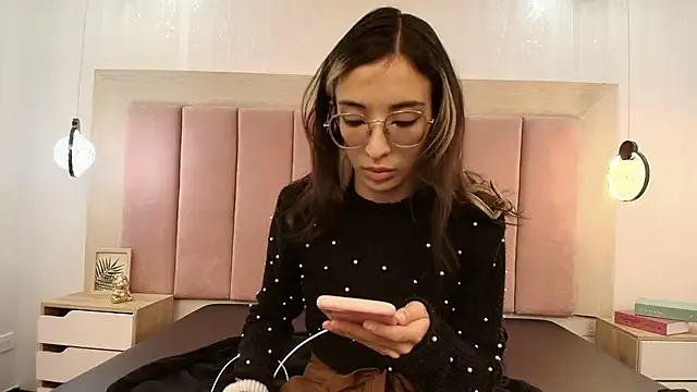Emilia_Bons — Freechat on StripChat