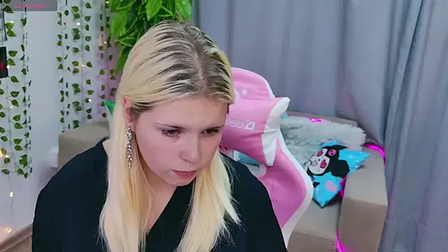 EmillyRogers — Suck finger