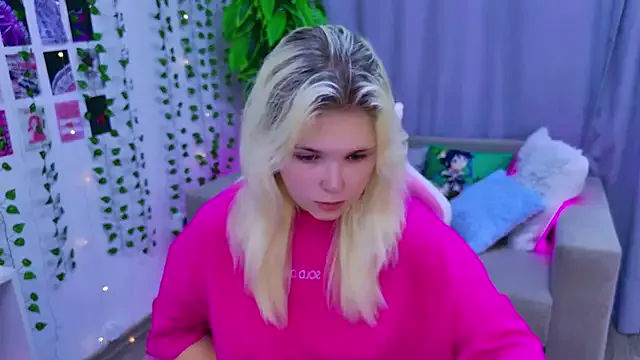 EmillyRogers — Doggy pose in panties