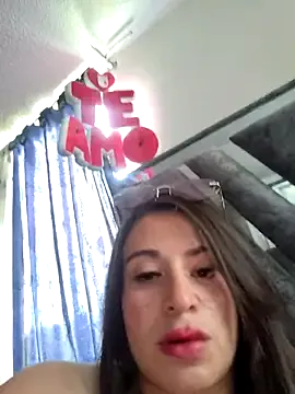 Emily_Kooper — Show off my delicious tits 
