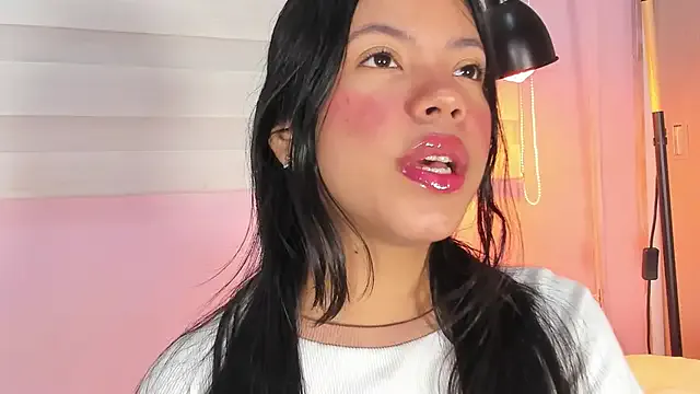 emily_sweett24 —  Naked body 4 minutes 