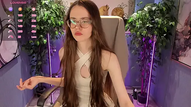 EmilyCrownie — underboobs