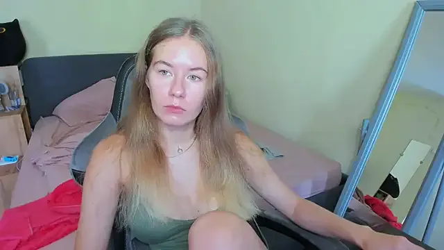 EmilyPaw — flash boobs