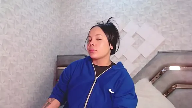 EmilyQueen3x — Sexy Dance