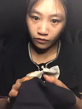 Emilyss — Lm nh ca ging hai ta