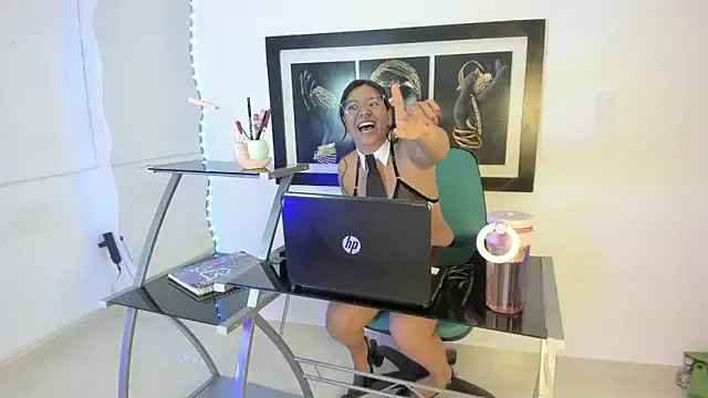 emilyy_cooperr — Help Emily be a bad bitch