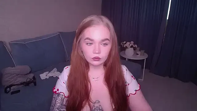 EmiRise — pussy close-up in oil