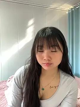 Emlyly-18 — Freechat on StripChat