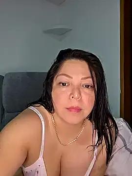 emma_Davissxx — Get me horny.