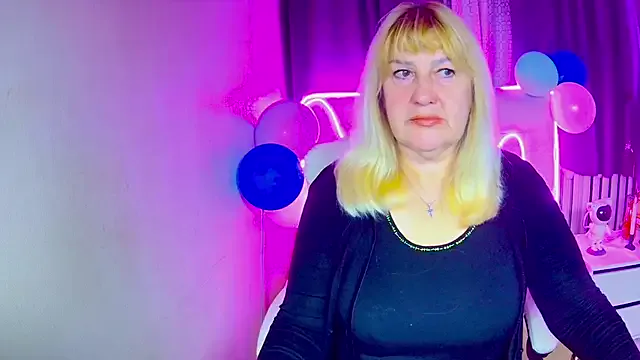 EmmaEllison — Topless