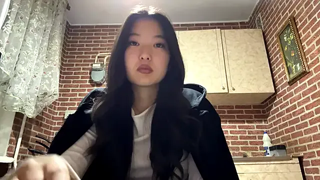 EmmaLeexth — send the cutiest air kiss