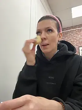 EmmaStarkk — morning kiss Emma