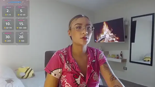 Emmili_Saenz — fingers in pussy