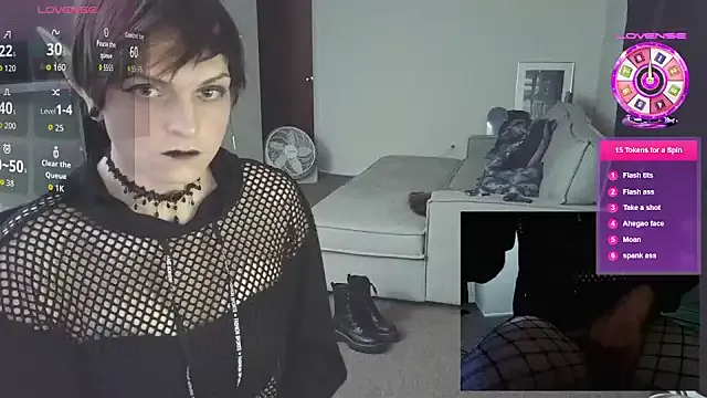 EnbyGamerChick — shorts off