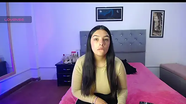 Esmeraldaa- — fucks the pussy in missionary