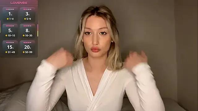 EtsukoDerx — Bite my lips close to you